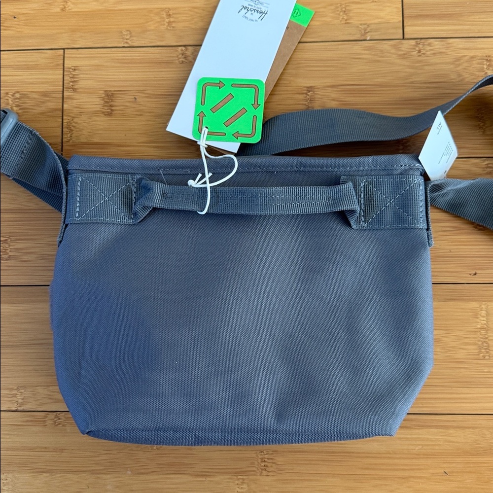 Herschel Grade Mini Crossbody NWT - Picture 4 of 9